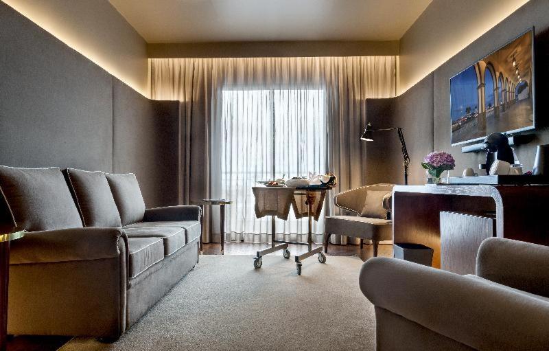 Grand Hotel Acores Atlantico ポンタ・デルガダ 部屋 写真 A suite at the hotel