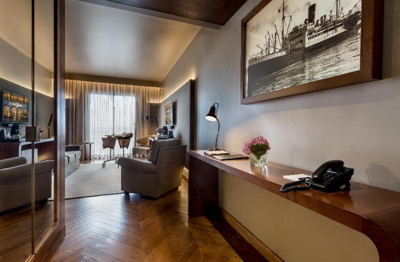 Grand Hotel Acores Atlantico ポンタ・デルガダ 部屋 写真 A suite at the hotel