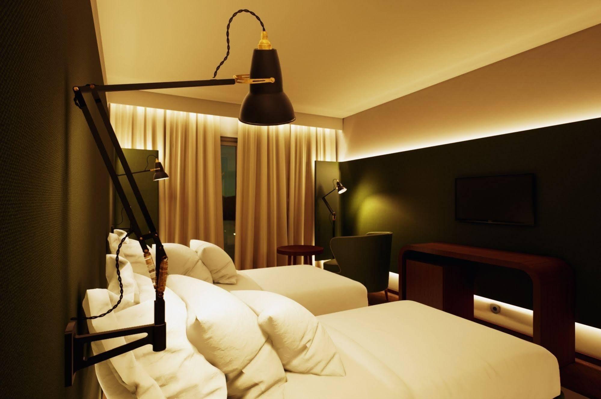 Grand Hotel Acores Atlantico ポンタ・デルガダ エクステリア 写真 A room at the hotel